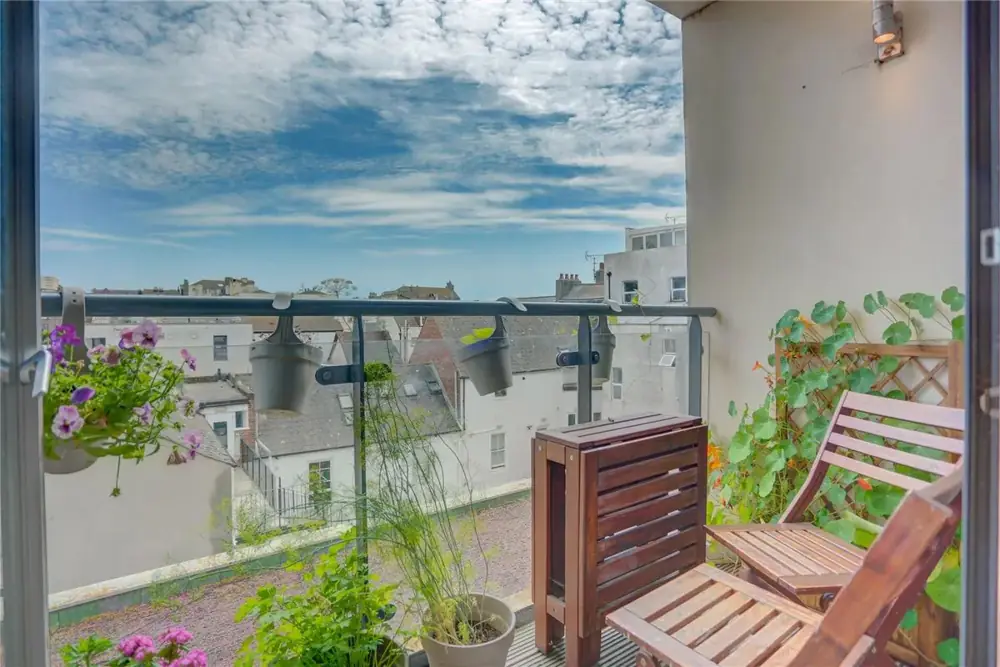 Bright 1-bedroom apartment with a balcony in Kemptown, photo 6