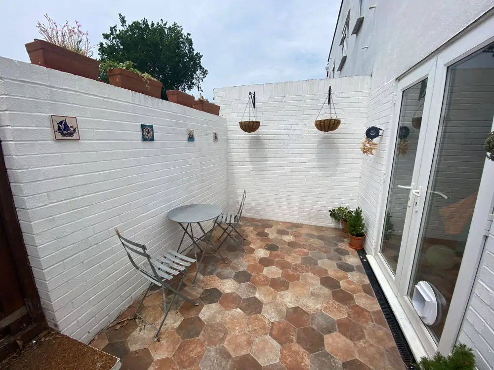 2-bedroom house with a private patio near Brighton Station, photo 3